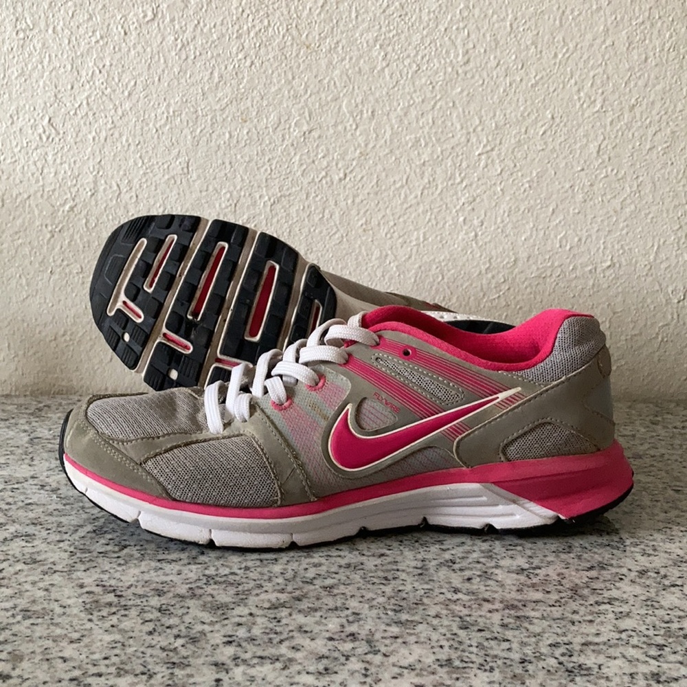 Women’s Nike tennis shoes.